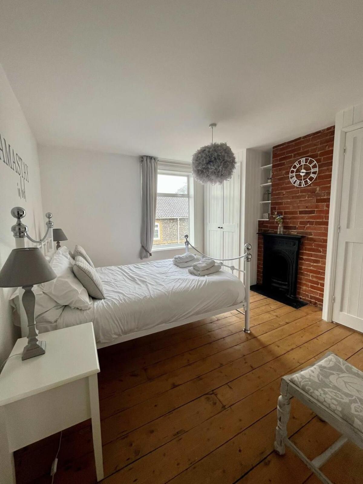 Cosy 2 Bedroom Victorian Townhouse In The Town Centre Bury St. Edmunds Экстерьер фото