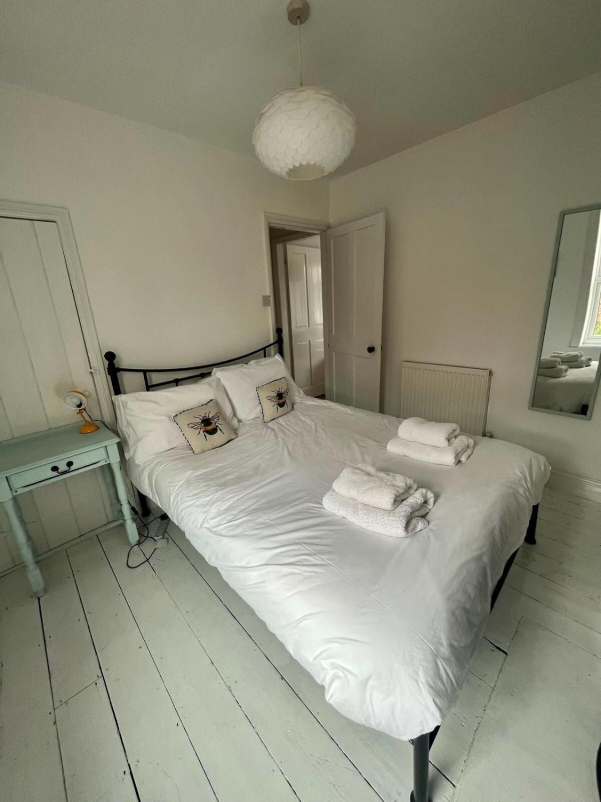 Cosy 2 Bedroom Victorian Townhouse In The Town Centre Bury St. Edmunds Экстерьер фото